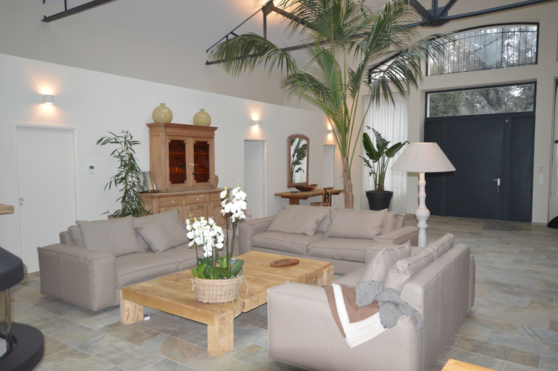 To rent beautiful fully renovated 300m² loft in the heart of Cannes